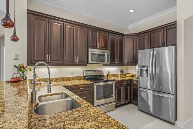 48 Lake Eden Drive, Boynton Beach, FL 33435