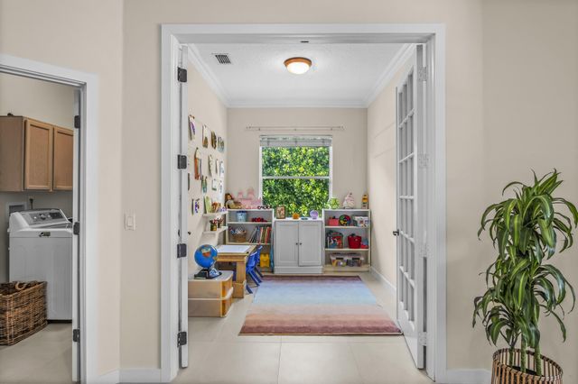 48 Lake Eden Drive, Boynton Beach, FL 33435