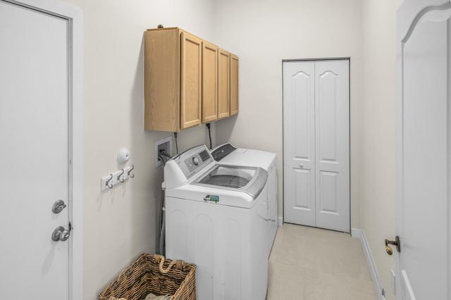 48 Lake Eden Drive, Boynton Beach, FL 33435