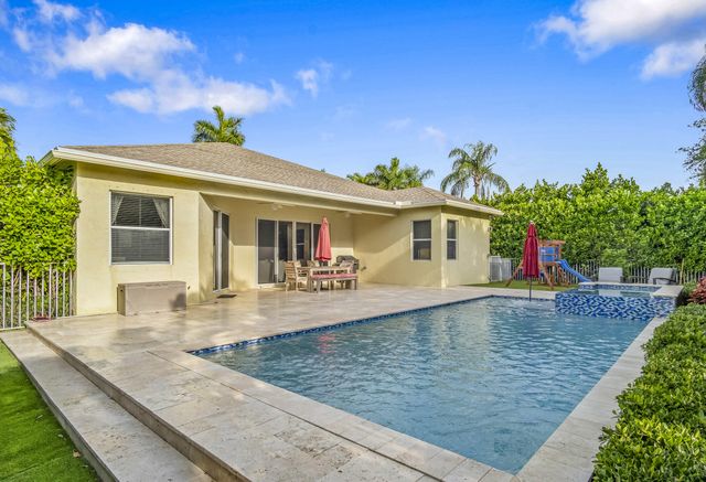 48 Lake Eden Drive, Boynton Beach, FL 33435