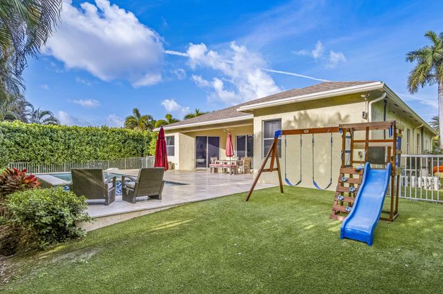 48 Lake Eden Drive, Boynton Beach, FL 33435