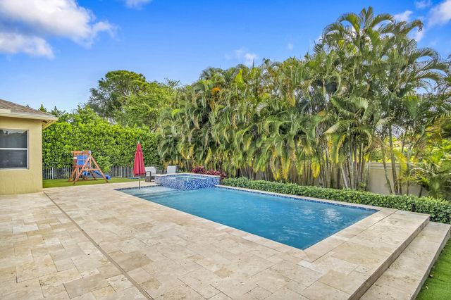 48 Lake Eden Drive, Boynton Beach, FL 33435