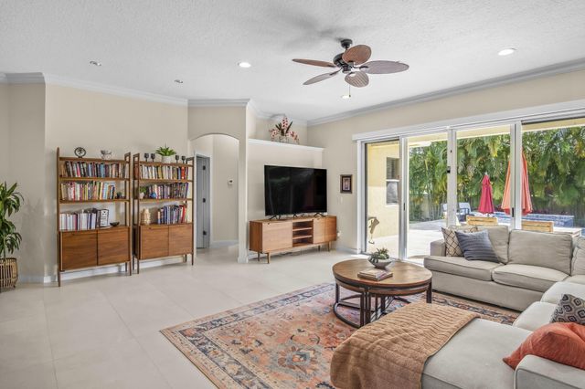 48 Lake Eden Drive, Boynton Beach, FL 33435