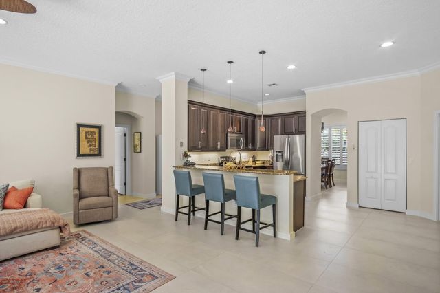 48 Lake Eden Drive, Boynton Beach, FL 33435