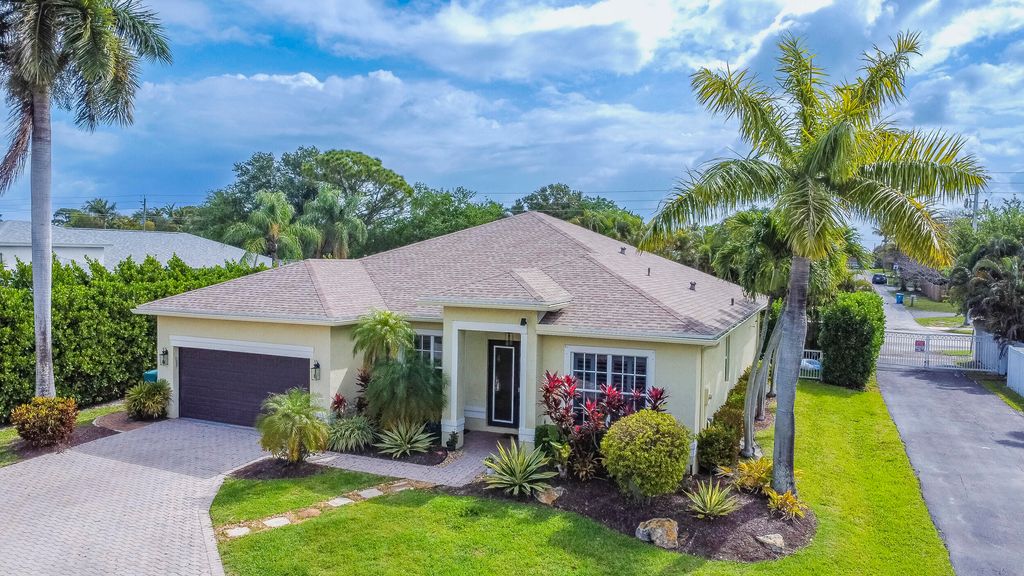 48 Lake Eden Drive, Boynton Beach, FL 33435