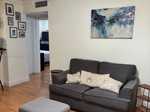 1014 Salzedo St 212, Coral Gables, FL 33134