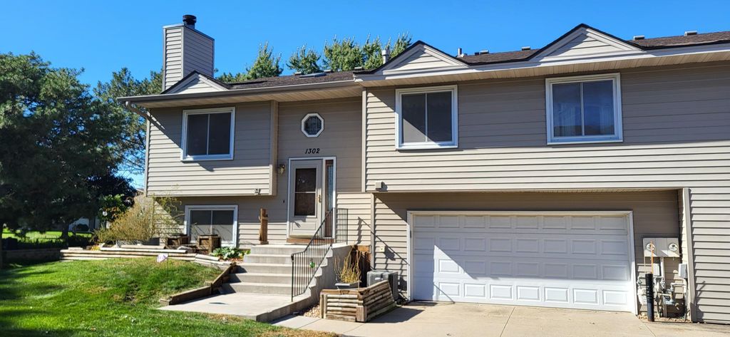 1302 Deercliff Lane, Eagan, MN 55123