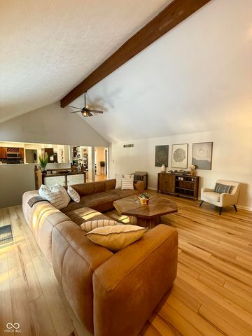 4335 W Hunters Ridge Lane, Greenwood, IN 46143