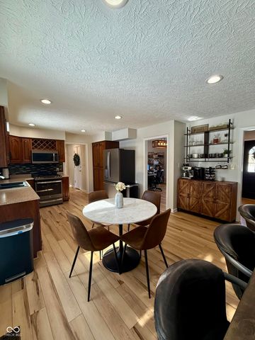 4335 W Hunters Ridge Lane, Greenwood, IN 46143