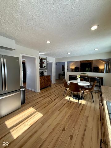 4335 W Hunters Ridge Lane, Greenwood, IN 46143