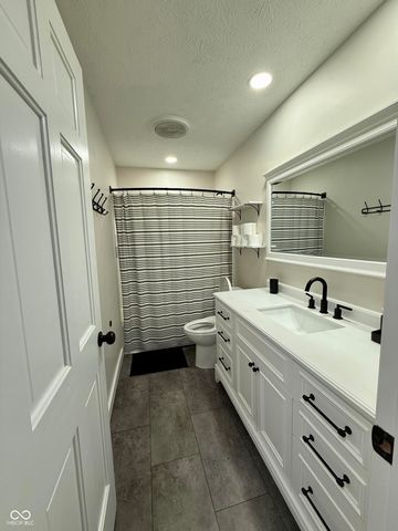 4335 W Hunters Ridge Lane, Greenwood, IN 46143