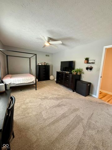 4335 W Hunters Ridge Lane, Greenwood, IN 46143