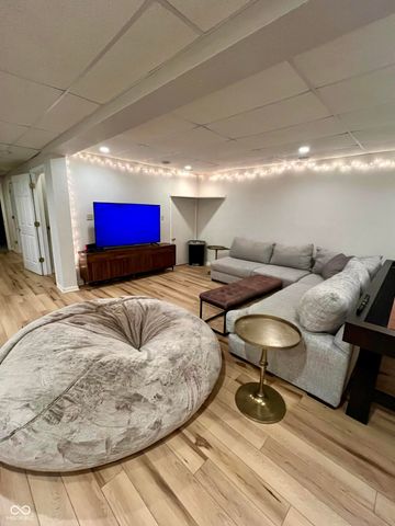 4335 W Hunters Ridge Lane, Greenwood, IN 46143