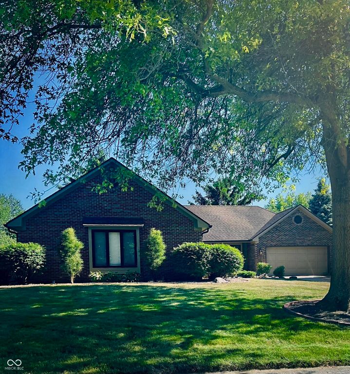 4335 W Hunters Ridge Lane, Greenwood, IN 46143