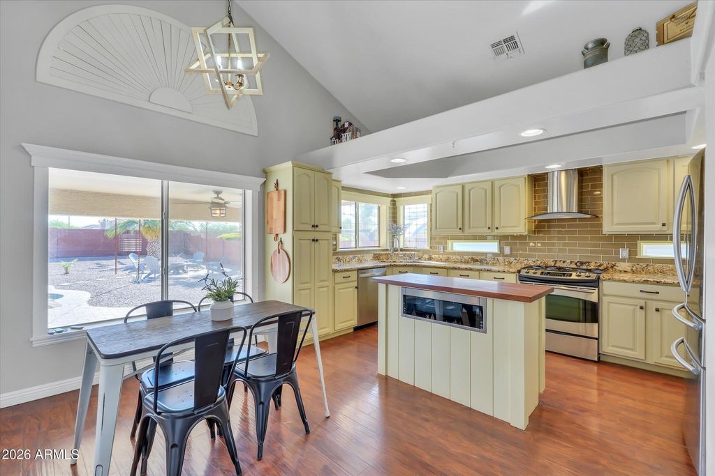 Image 15 of property listing at 31656 N BLACKFOOT Drive, San Tan Valley, AZ 85143