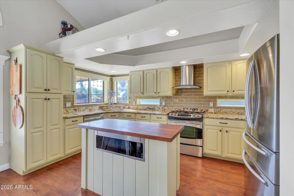 Image 17 of property listing at 31656 N BLACKFOOT Drive, San Tan Valley, AZ 85143