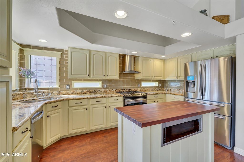 Image 18 of property listing at 31656 N BLACKFOOT Drive, San Tan Valley, AZ 85143