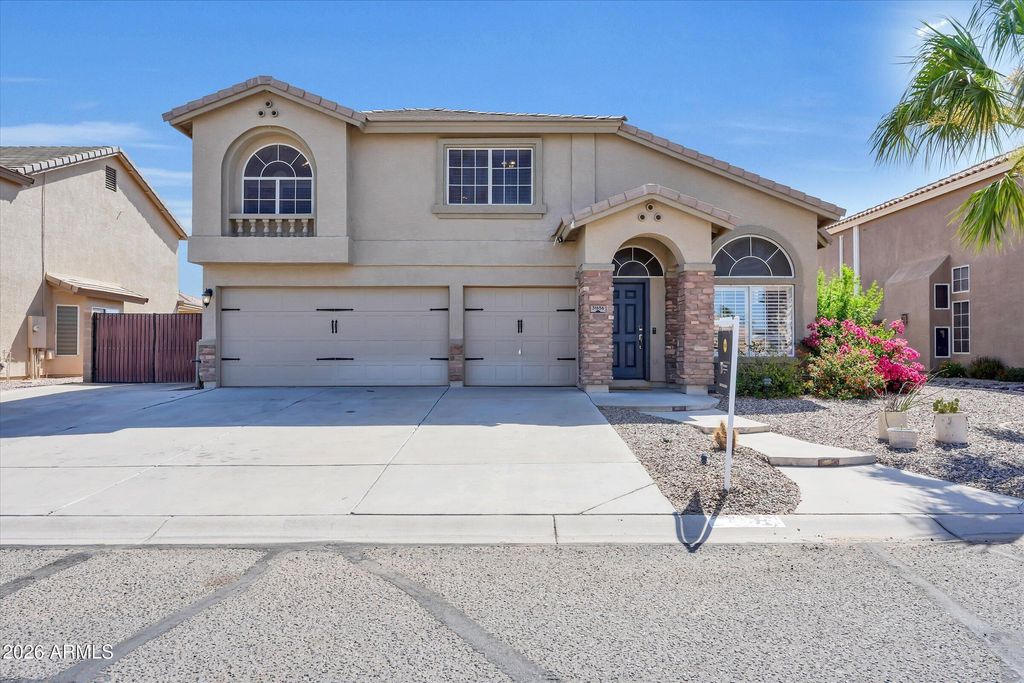 Image 2 of property listing at 31656 N BLACKFOOT Drive, San Tan Valley, AZ 85143