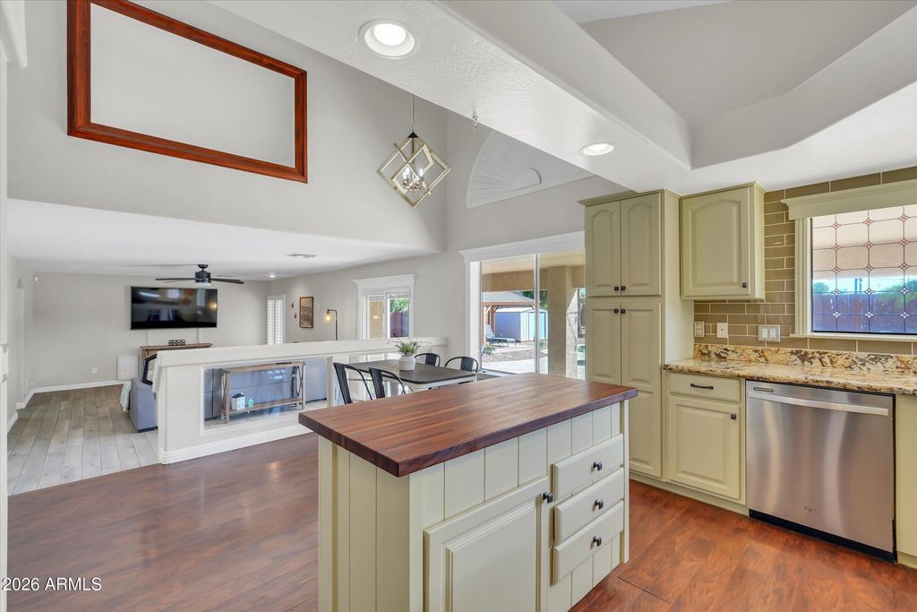 Image 20 of property listing at 31656 N BLACKFOOT Drive, San Tan Valley, AZ 85143