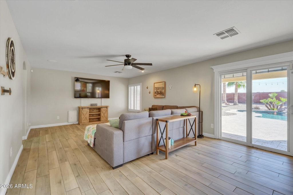 Image 21 of property listing at 31656 N BLACKFOOT Drive, San Tan Valley, AZ 85143