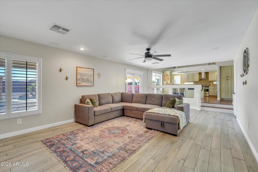 Image 23 of property listing at 31656 N BLACKFOOT Drive, San Tan Valley, AZ 85143