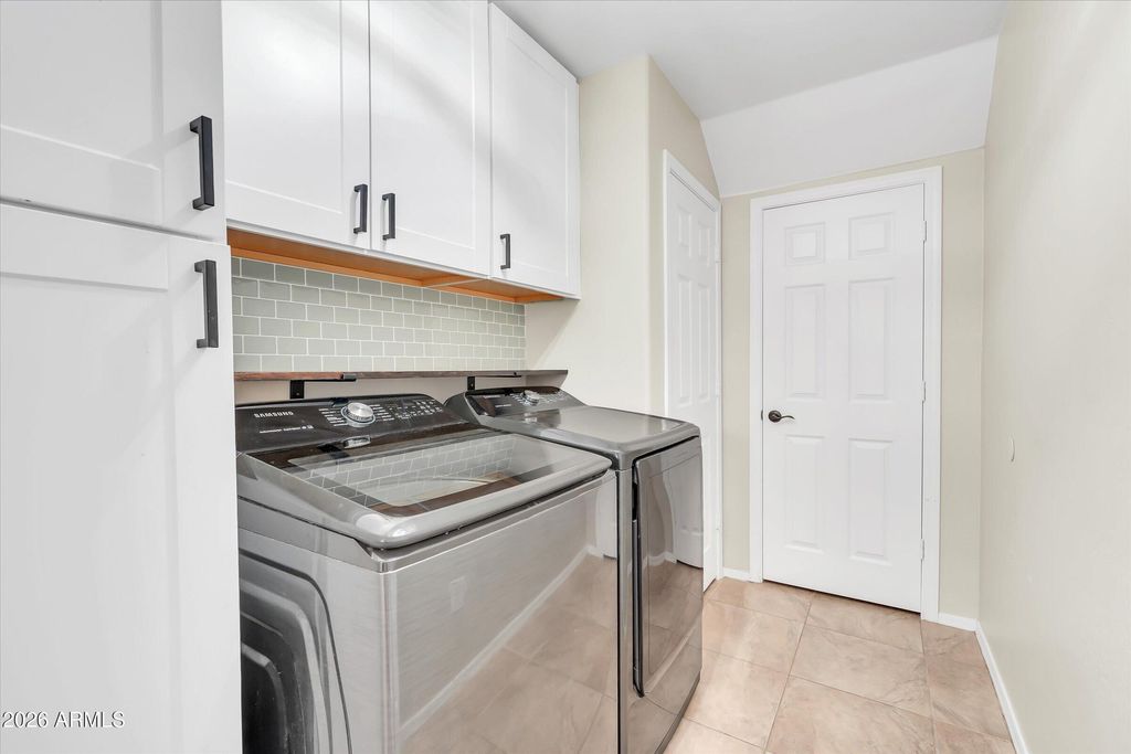 Image 25 of property listing at 31656 N BLACKFOOT Drive, San Tan Valley, AZ 85143