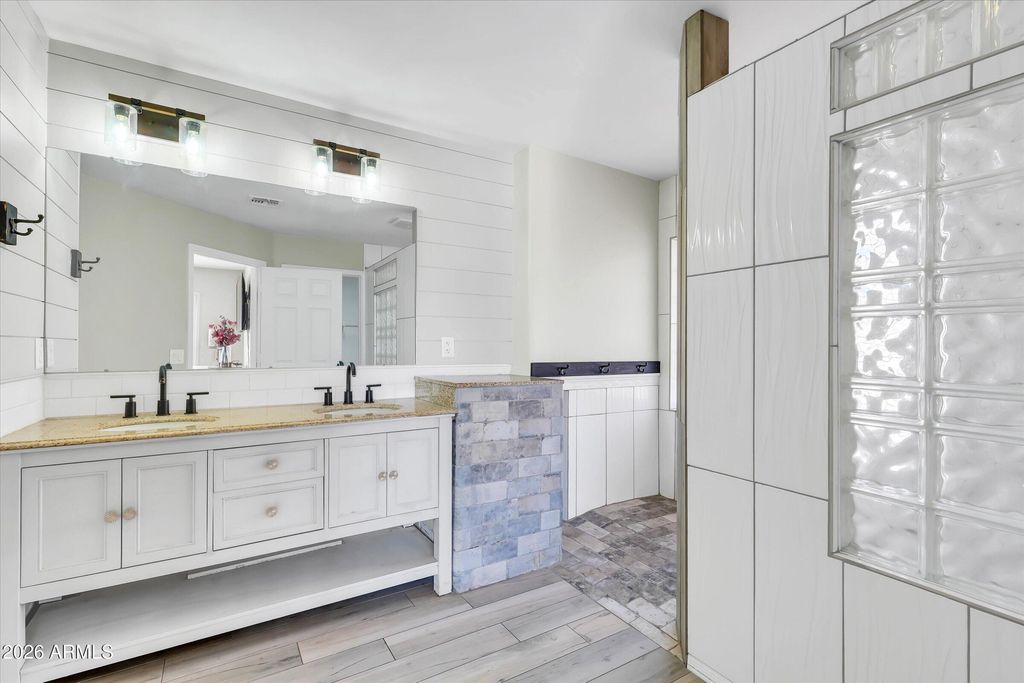 Image 31 of property listing at 31656 N BLACKFOOT Drive, San Tan Valley, AZ 85143