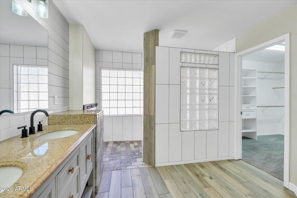 Image 32 of property listing at 31656 N BLACKFOOT Drive, San Tan Valley, AZ 85143