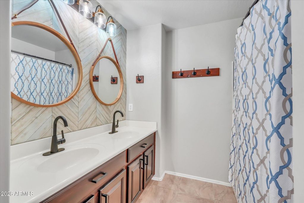 Image 41 of property listing at 31656 N BLACKFOOT Drive, San Tan Valley, AZ 85143