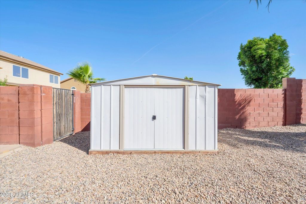 Image 53 of property listing at 31656 N BLACKFOOT Drive, San Tan Valley, AZ 85143