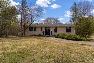 30540 N Greenbriar Road, Franklin, MI 48025