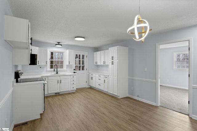 242 Hawk Lane, Fountain Inn, SC 29644