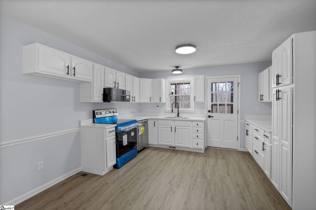 242 Hawk Lane, Fountain Inn, SC 29644