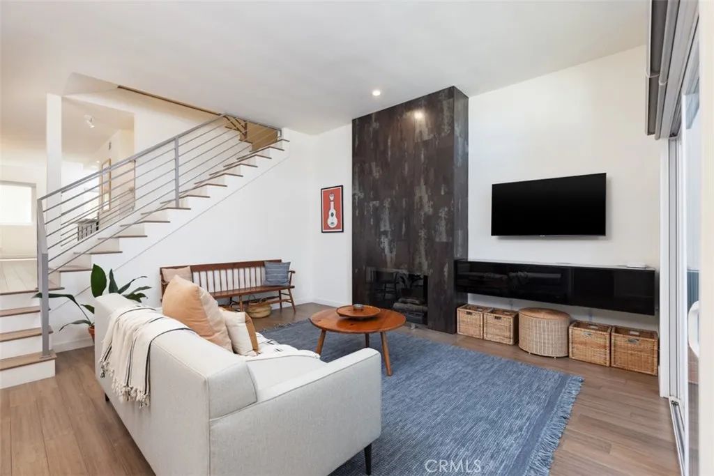 1030 Palo Verde Avenue, Long Beach, CA 90815