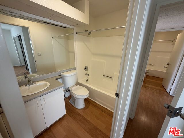 326 S Manhattan Place 205, Los Angeles, CA 90020