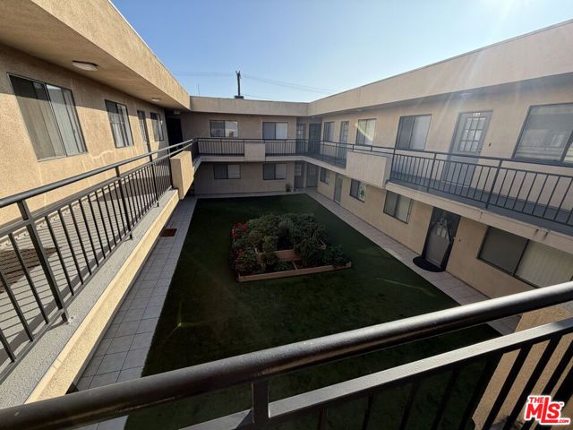 326 S Manhattan Place 205, Los Angeles, CA 90020