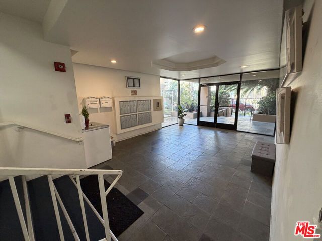 326 S Manhattan Place 205, Los Angeles, CA 90020