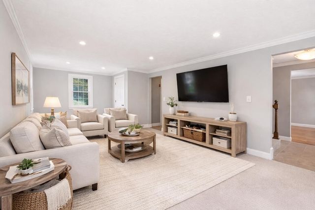 86 Alton Street, Walpole, MA 02081