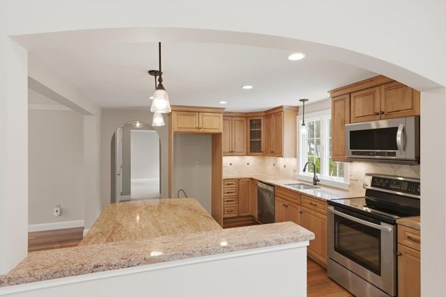 86 Alton Street, Walpole, MA 02081