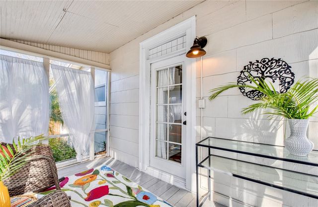 209 35TH AVENUE N, St Petersburg, FL 33704