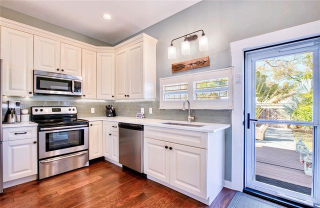 209 35TH AVENUE N, St Petersburg, FL 33704