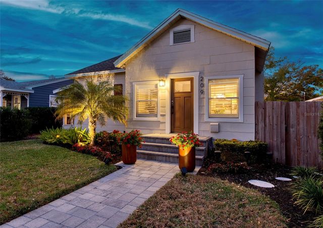 209 35TH AVENUE N, St Petersburg, FL 33704