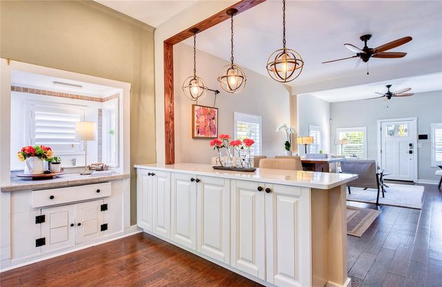 209 35TH AVENUE N, St Petersburg, FL 33704