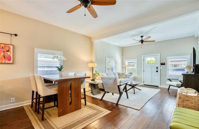 209 35TH AVENUE N, St Petersburg, FL 33704