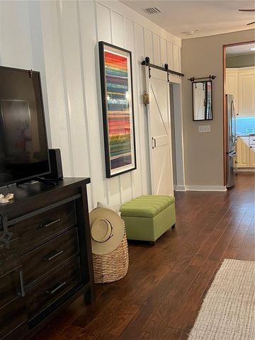 209 35TH AVENUE N, St Petersburg, FL 33704