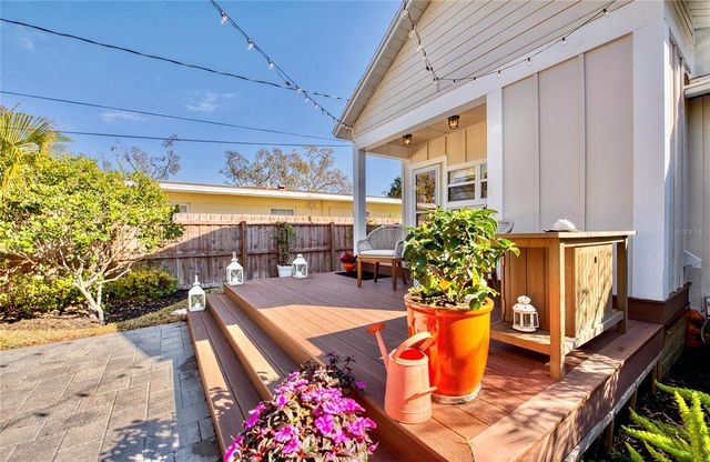 209 35TH AVENUE N, St Petersburg, FL 33704