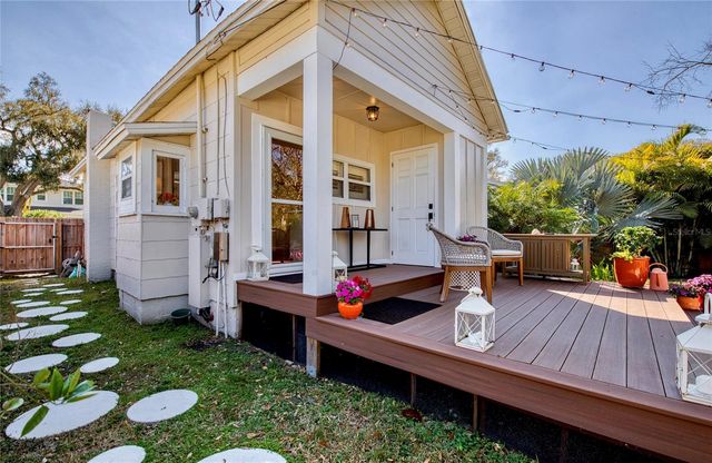 209 35TH AVENUE N, St Petersburg, FL 33704