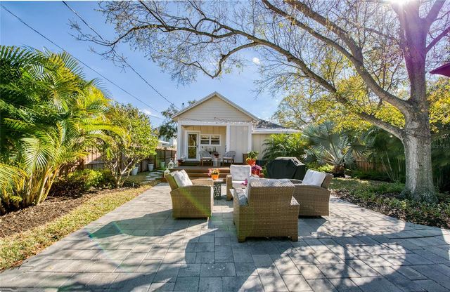 209 35TH AVENUE N, St Petersburg, FL 33704