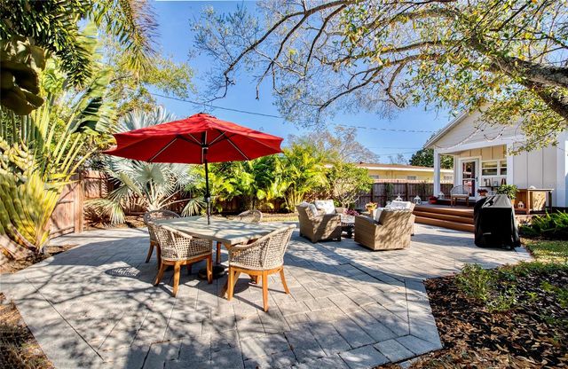 209 35TH AVENUE N, St Petersburg, FL 33704