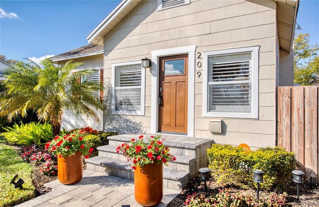 209 35TH AVENUE N, St Petersburg, FL 33704